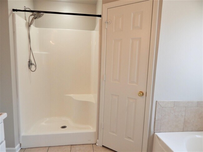 Building Photo - 451 Wisteria Dr