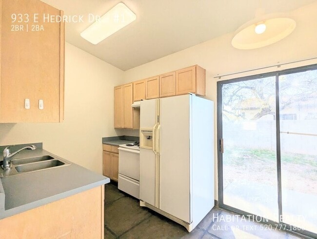 Primary Photo - 933 E Hedrick Dr