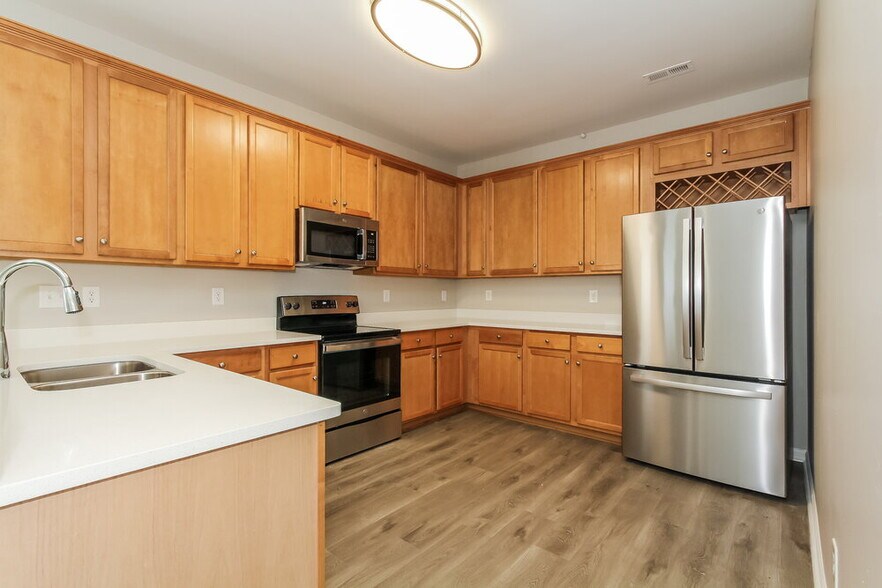 Building Photo - 114 Flanders Dr
