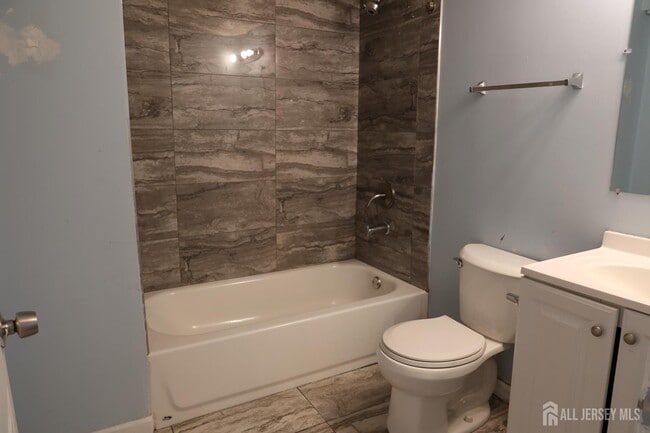 Building Photo - 63 Cottonwood Ct