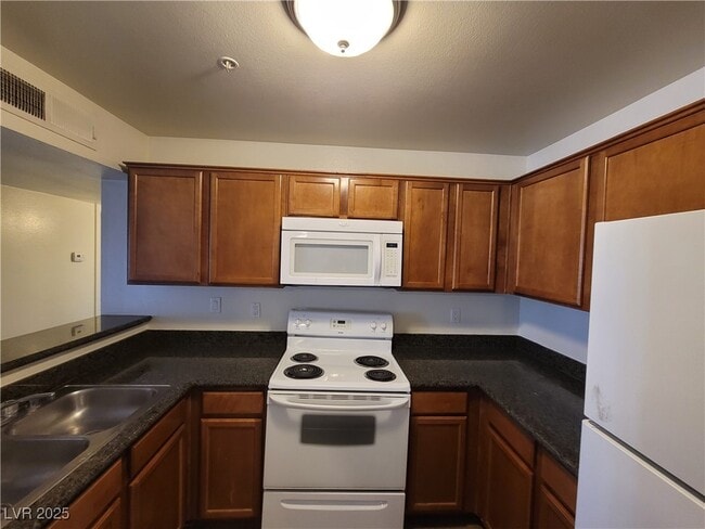 Building Photo - 2121 Blue Breeze Dr
