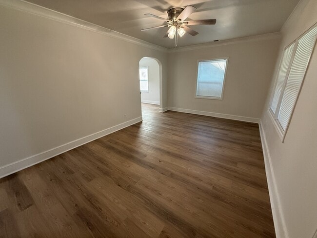 Building Photo - 3739 Rhea Ave