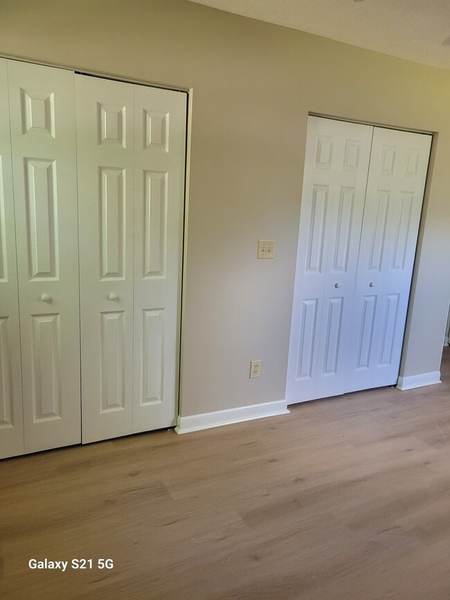 Building Photo - 253 Ivanhoe Ln