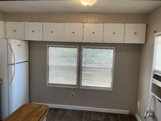 Building Photo - 619 Prosperity Dr