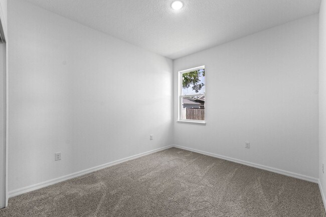 Building Photo - Available Now! 2024 Built 4/2 Single Family Home for Rent!