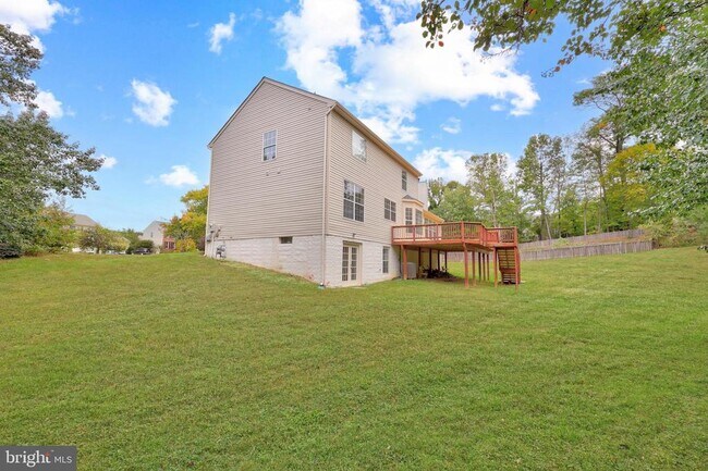Building Photo - 18865 Crossroads Ct