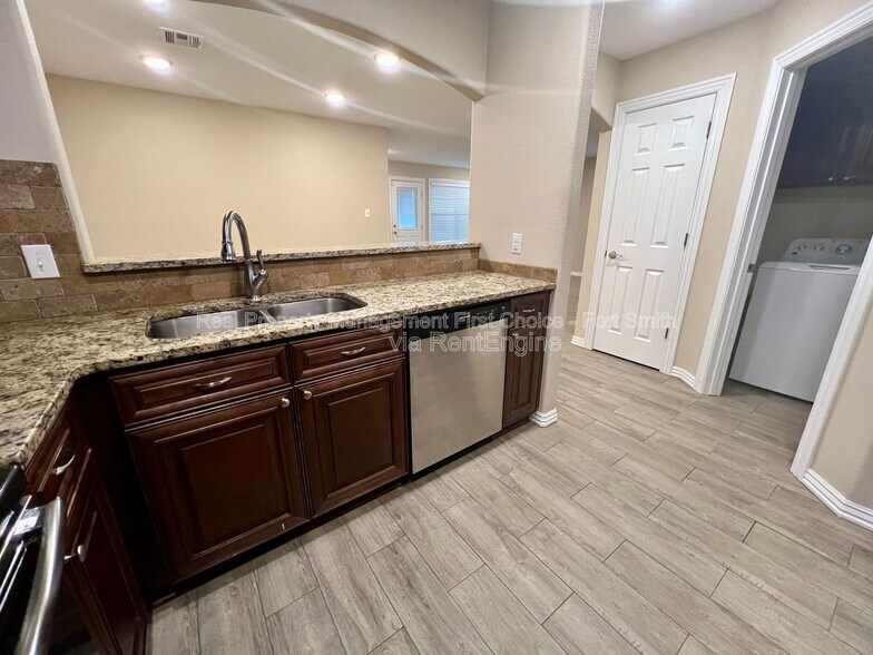 Building Photo - 6617 Leightyn Ln