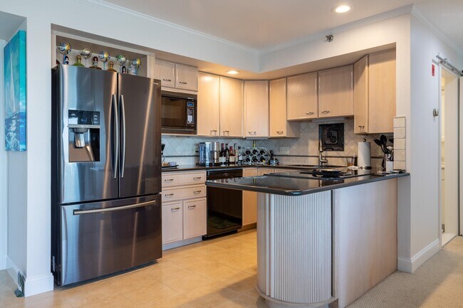 Building Photo - 1044 Ocean Blvd