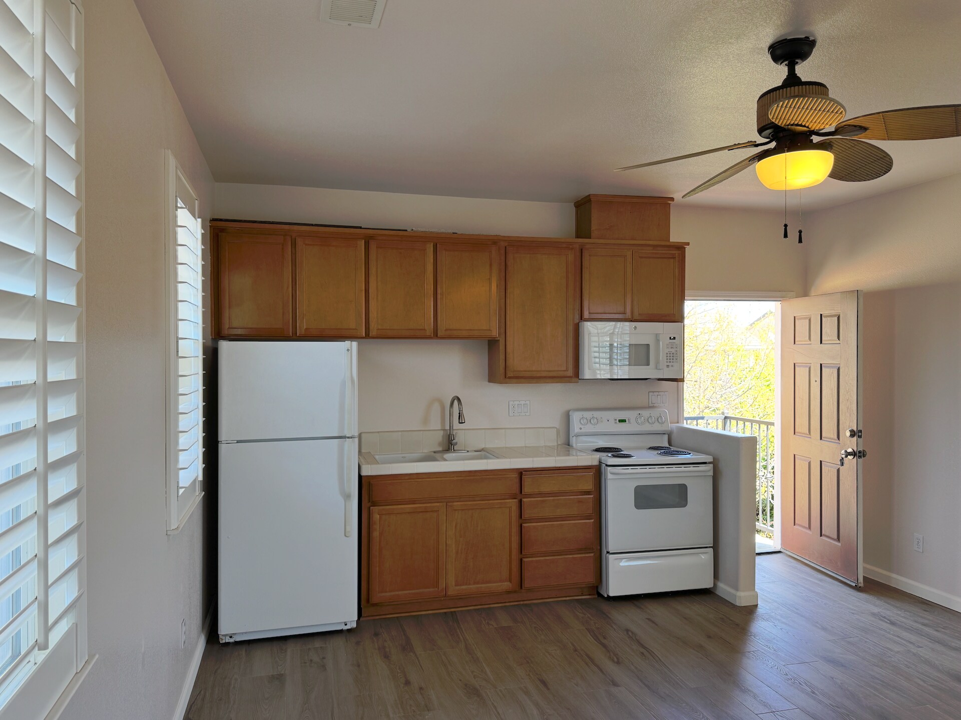 Kitchen - 606 Leah Ln