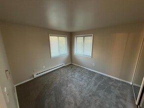 Building Photo - 591 Coyne St