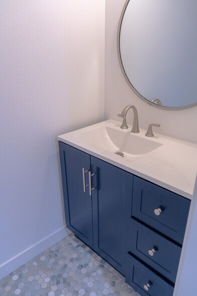 Building Photo - 307 Benton St