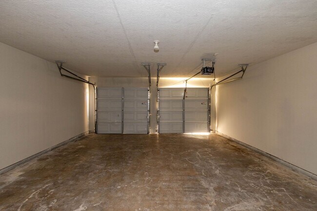 Building Photo - 5810 Meadowview Rd