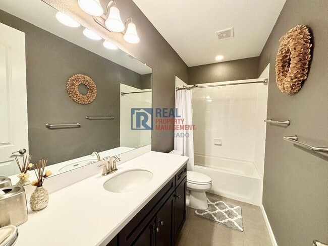 Building Photo - 873 Woodgate Dr