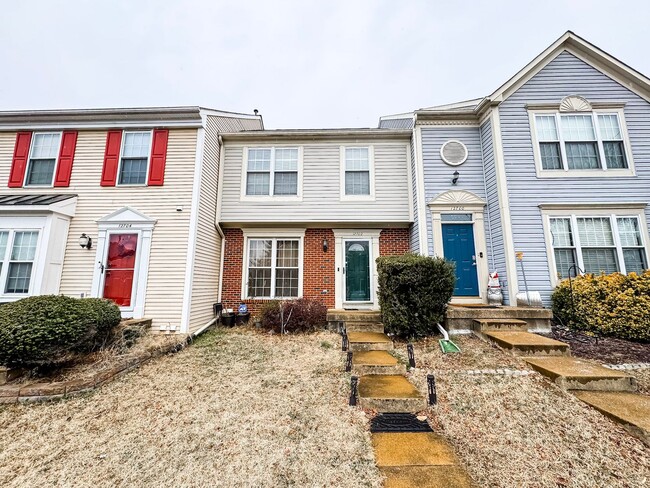 Primary Photo - Charming 3 Bed 2.5 Bath Townhome With Pati...