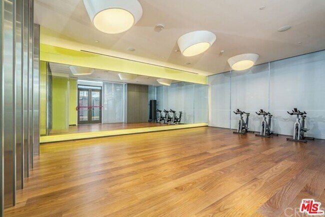 Building Photo - 889 Francisco St