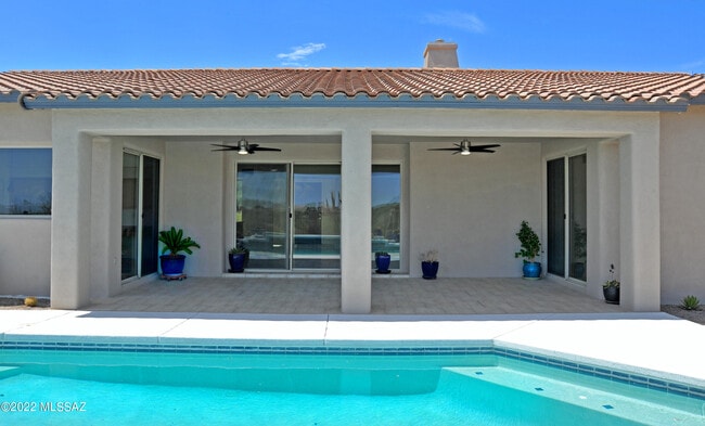 Building Photo - 12866 N High Hawk Dr