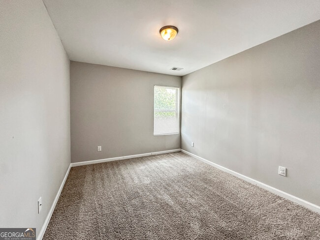 Building Photo - 134 Daisy Cir