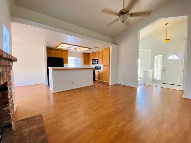 Building Photo - Lovely Galt Home