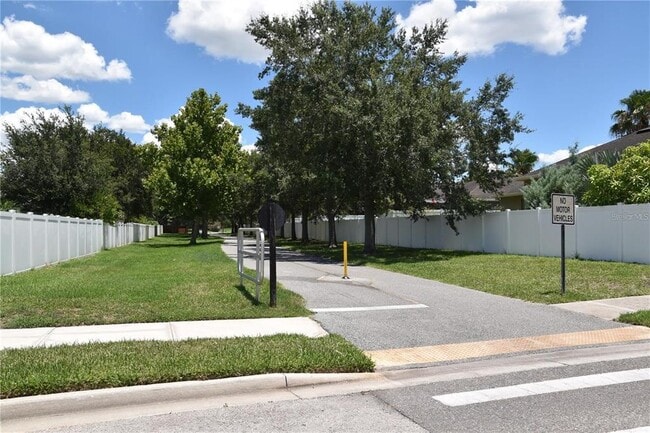 Building Photo - 711 Meadow Glade Dr