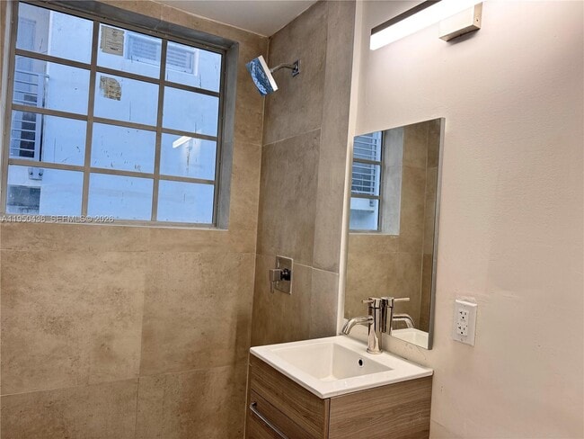 Building Photo - 1525 Euclid Ave