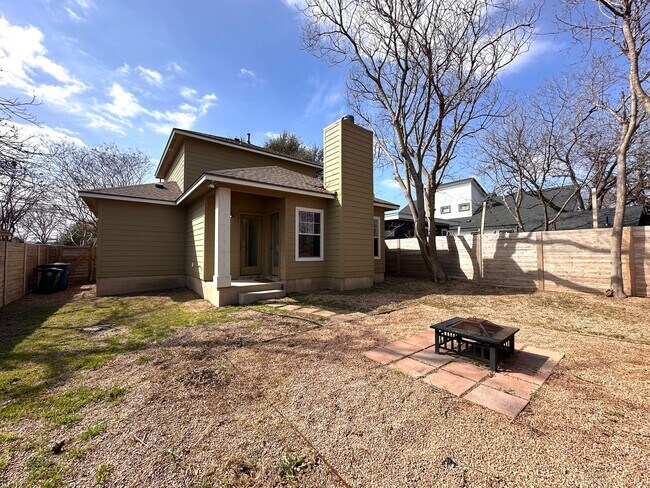 Building Photo - Two Story 3 Bedrooms 2.5 Bathrooms Home for Rent in Prime East of Austin Location, nearby Muller ...
