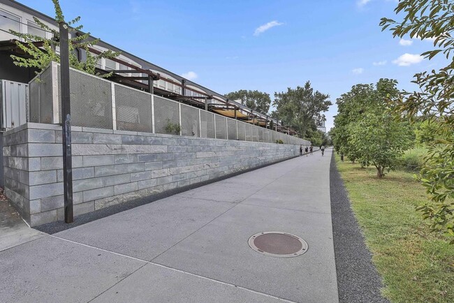 Building Photo - 675 Greenwood Ave NE