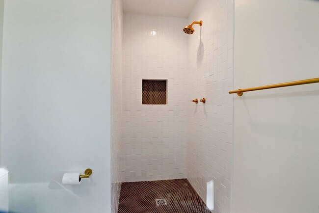 Building Photo - 908 Ryecroft Rd