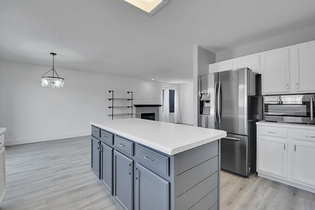 Building Photo - $3,040.95 - 3 Bed, 3-Bath Home in Aurora with In Unit Laundry and Central AC
