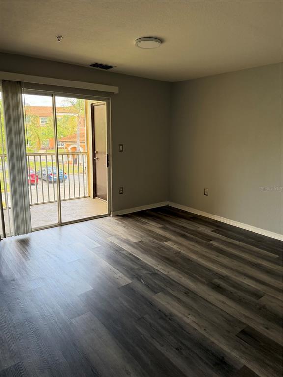 Building Photo - 5467 Vineland Rd