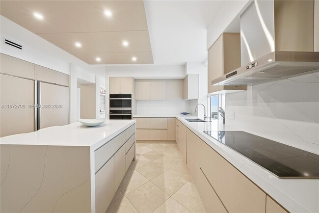 Building Photo - 5801 Collins Ave