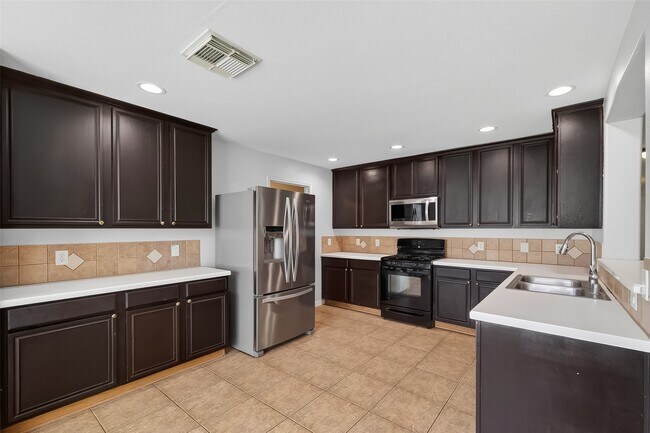 Building Photo - 31722 Royal Woods Ct