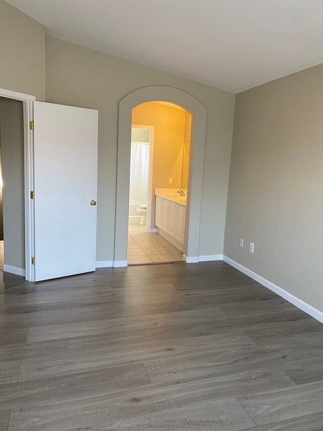 Building Photo - 9318 Square Dance Pl