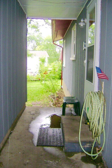 shared breezeway - 2004 10th St