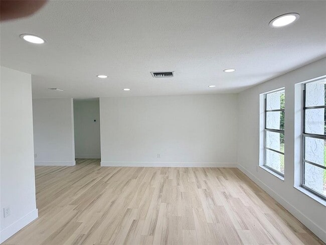 Building Photo - 8512 Longboat Ln