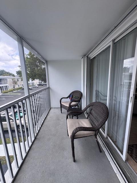 Building Photo - 6475 Bay Club Dr