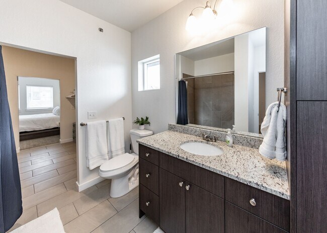Building Photo - Top Floor 1 Bed with amazing Mt. Views near Nature