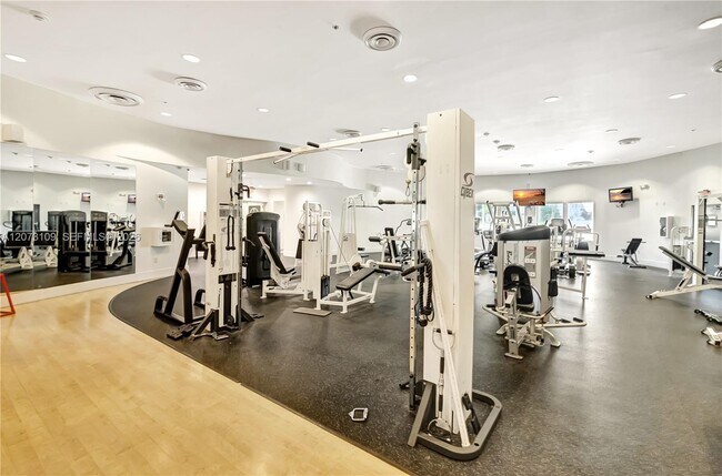 Building Photo - 5600 Collins Ave