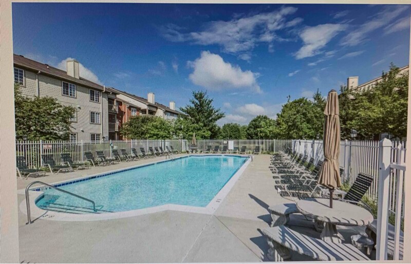 Building Photo - 600 Vincent Way