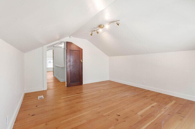 Building Photo - 236 NE Lombard St