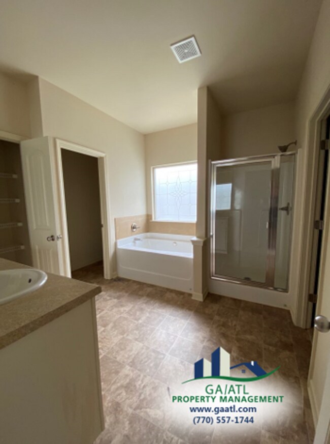 Building Photo - 600 Country Ridge Dr