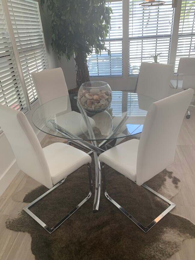 Building Photo - 55 Boca Chica Rd