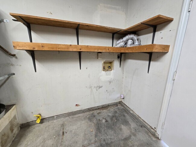 Building Photo - **Gorgeous 4-Bedroom Home in North Las Vegas!**