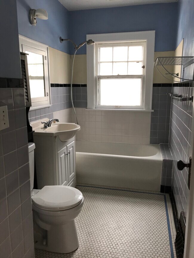 Bathroom - 1105 Emerald St