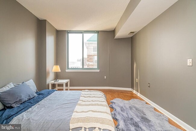 Building Photo - 851 N Glebe Rd