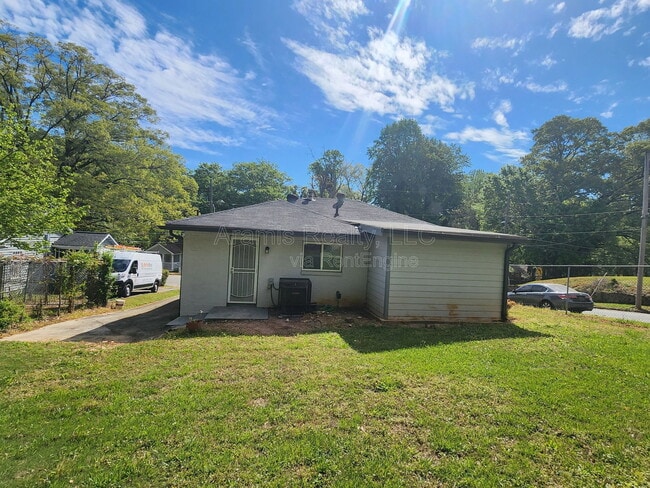 Building Photo - 120 Burbank Dr NW