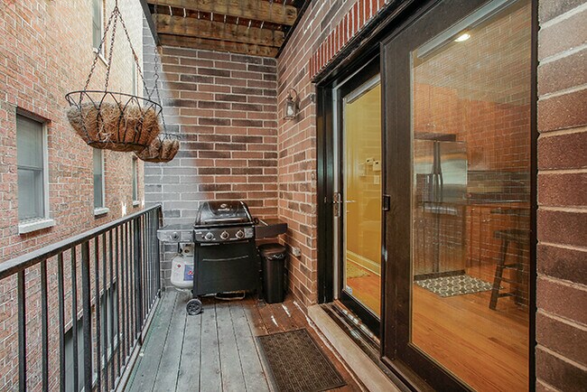 Building Photo - 3836 N Janssen Ave