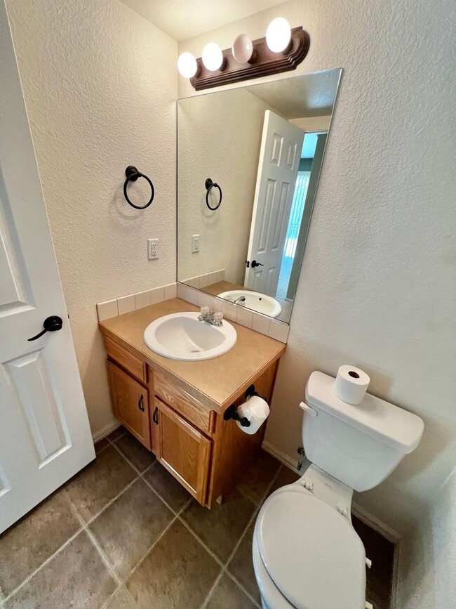 Building Photo - 4 Bed 3 Bath House in NE Fort Collins -  M...