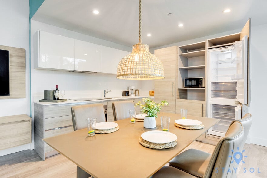 Building Photo - 777 N Ocean Dr