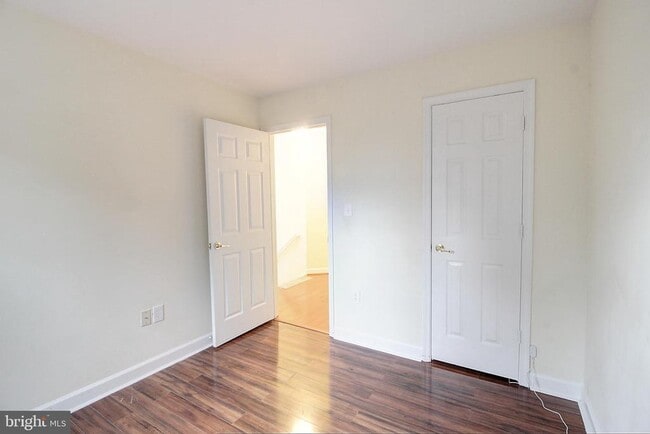 Building Photo - 9261 Ridgefield Cir