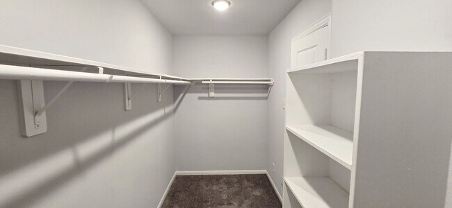 Building Photo - 10050 Pine Valley Ct